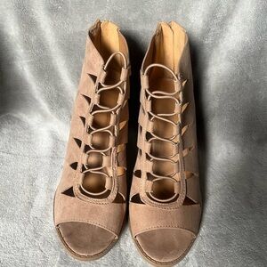 Charlotte Russe Women's Tan Lace-Up Ankle Boots
